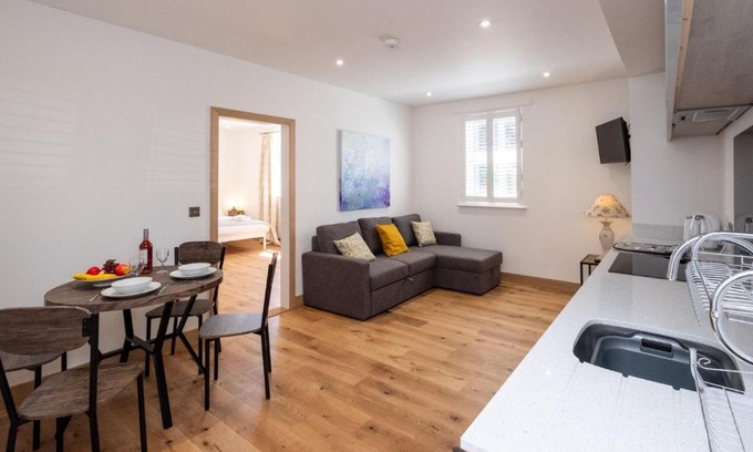 Pettistree House | Three Tuns Apartments - Hazel - Aldeburgh Coastal Cottages