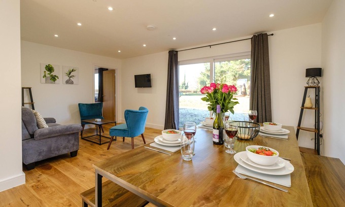Pettistree Cottage | Three Tuns - Garden Suite 3 - sleeps 4 guests in 2 bedrooms