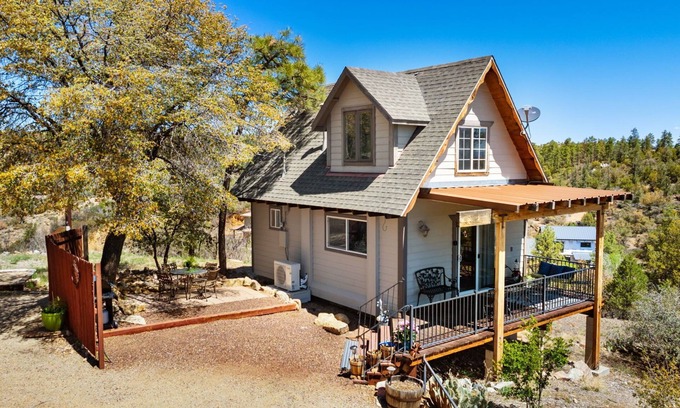Prescott Ski Chalet | Thumbe Butte Vacation Rental | 2-BR Chalet in the Mtns, Pup Friendly, Prescott | Incredible Mtn Views 5min to Wsky Row
