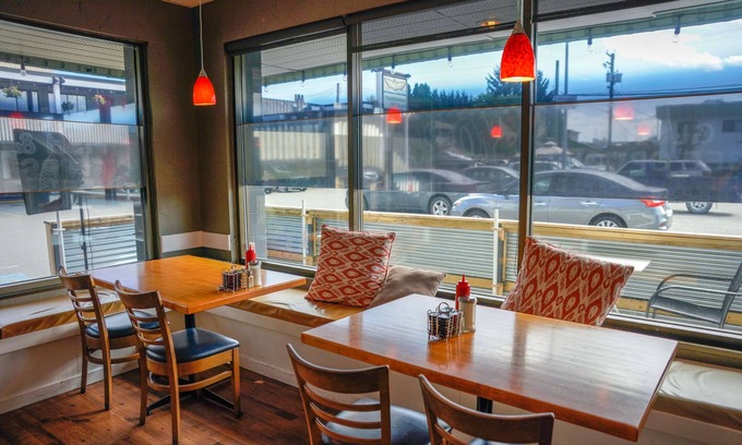North Cowichan Hotel | Thunderbird Motor Inn