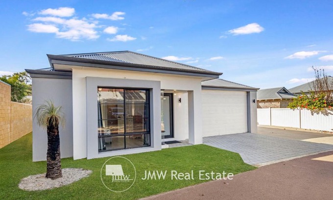 Dunsborough House | Thurstun Lane Beach House - in a quiet lane in sought after Old Dunsborough