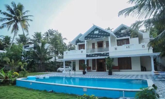 Venganoor Villa | Thushara Swimming Pool Villann