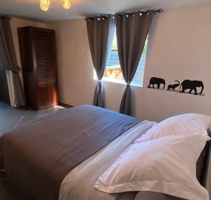 Etang Sale Les Bains House | TI KAZ PIROGUE