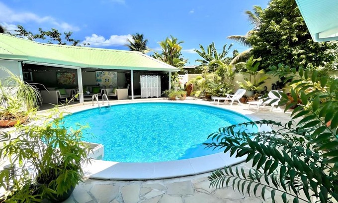 Punaauia Apartment | Tiaki Guesthouse - Cozy Modern Studio - 5min drive from the beach and Punaauia center