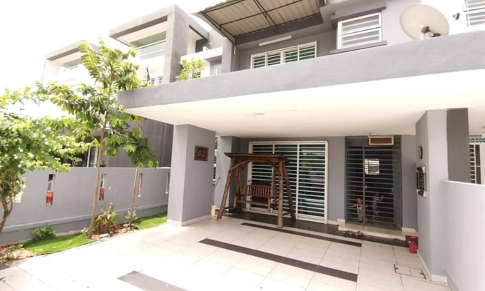 Semenyih House | Tiara Homestay - for Malay only