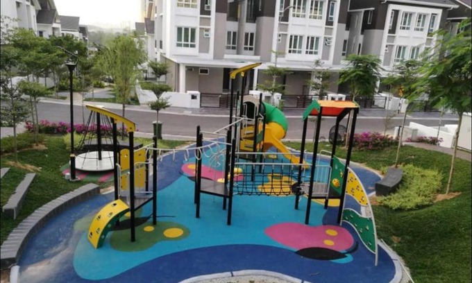 Kajang House | Tiara South, Ecohill Eco Majestic Enjoy Sunsets at Fully Equipped 3-Story House