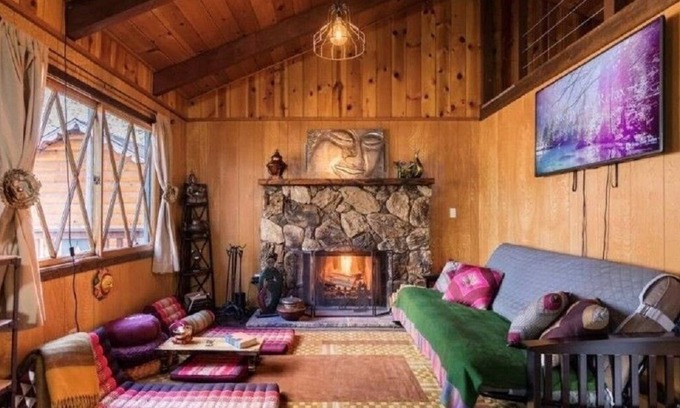 Big Bear City Cabin | Tibetan Theme Cozy Cabin Minutes 2 Slopes + Hot Tub - Big Bear Lake