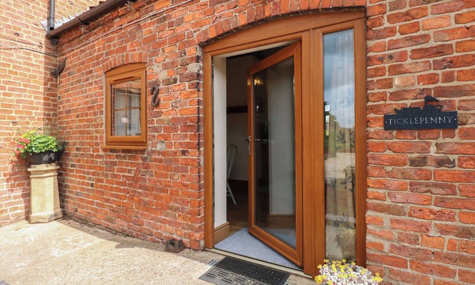 Louth Cottage | TICKLEPENNY, pet friendly, character holiday cottage in Louth