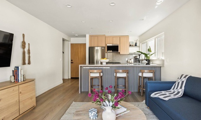 The Strand Condo | Tide House - Unit A | Modern Seaside 1BD w Parking