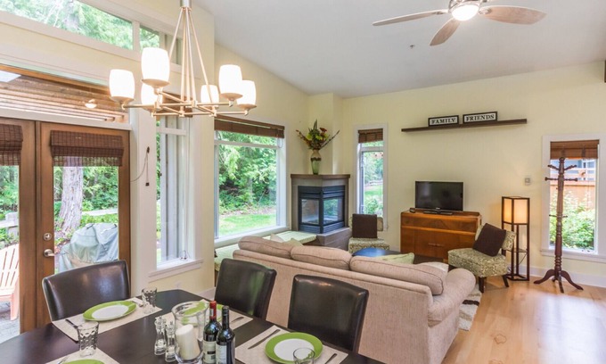 Regional District of Nanaimo Cabin | Tide's Reach Cabin: Forest Retreat Only Steps From Rathtrevor Beach