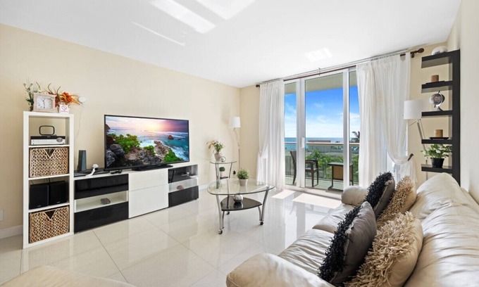 Hollywood South Central Beach Apartment | Tides on the Ocean 5th floor. Comfortable unit!