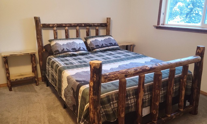 Bear Creek Apartment | Tiehacker Lodging is the perfect place to relax and enjoy the beauty of Alaska!