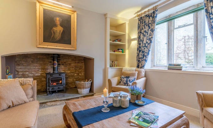 Cheltenham Cottage | Tiesel Cottage - sleeps 4 guests in 2 bedrooms