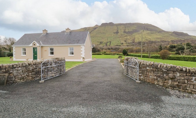 Fivemilebourne Cottage | TIEVE BAUN, country holiday cottage in Kinlough, County Leitrim