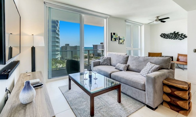 Central Beach Condo | Tiffany Blanca: Rooftop Pool, Gym, & Walk to Beach