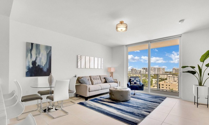 Central Beach Condo | Tiffany Indigo: Rooftop Pool, Gym, Walk to Beach