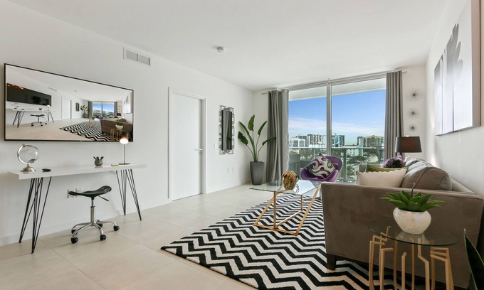 Central Beach Condo | Tiffany Sage: Rooftop Pool, Gym, & Walk to Beach