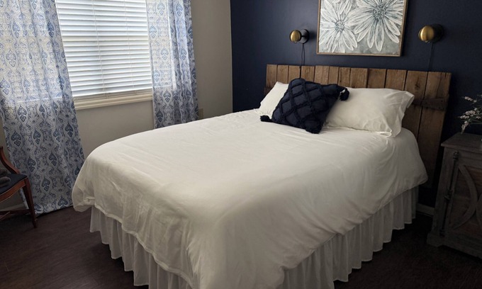 Auburn Condo | Tiger Paw 1