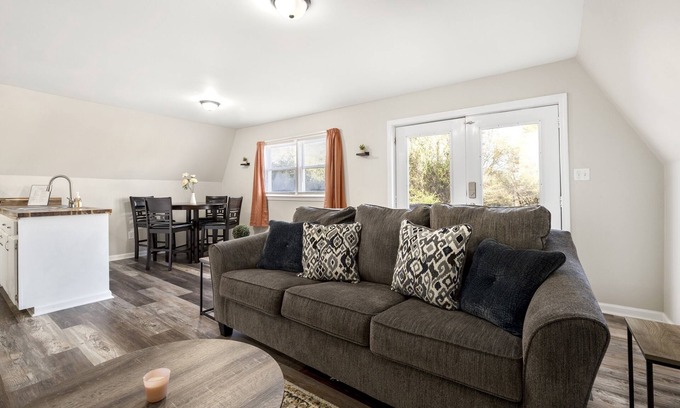 Central Apartment | Tigers Refuge:Apt B 1br, 1ba 10 min from Clemson University