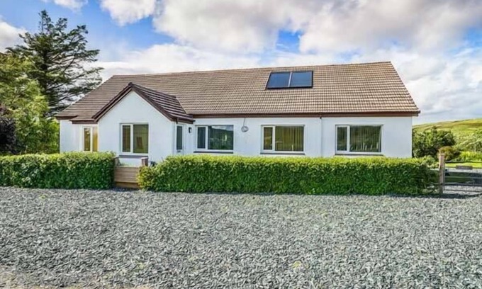 Aultbea Cottage | TIGH NA SITH, pet friendly, country holiday cottage in Aultbea