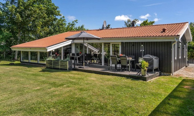 Hou House | "Tiina" - 1km from the sea by Interhome