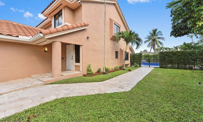 Boca Pointe House | Tiki Escape: Heated Pool & Luxe King Suite