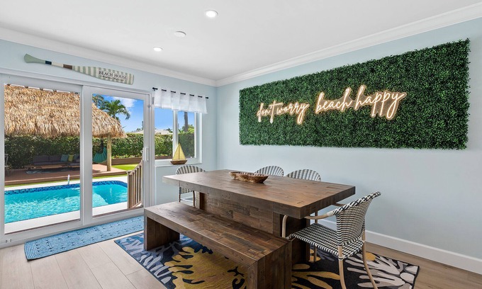 Dania Beach House | ⛳️ TIKI PARADISE! Pool, putting green, arcade, kids’ playset!