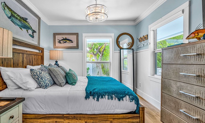 Islamorada House | TikiBar with TV &Stereo, PrivateSpa, Heated Pool, Hammock,SUP’s, Kayaks,Bikes,FP