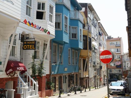 Rasimpasa Hotel | Tilas - Rooms in 19th Century Wooden Townhouse,Kadikoy