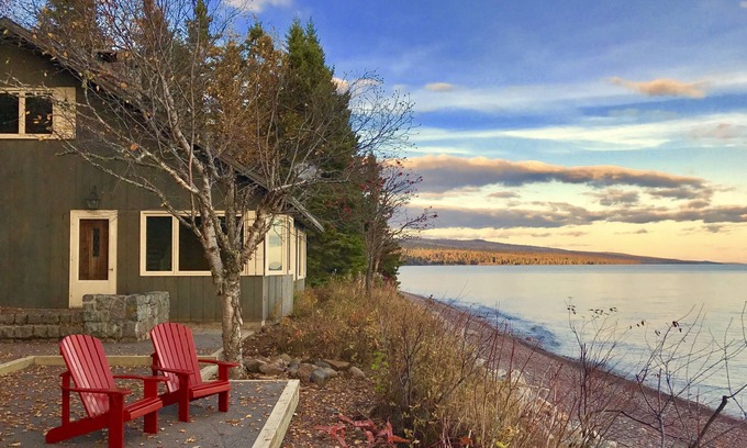 Lutsen Cottage | Timber-frame Beach Chalet on Lake Superior between Lutsen and Grand Marais