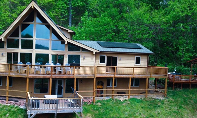 Linden Ski Chalet | Timber frame chalet with incredible views minutes from Shenandoah National Park.