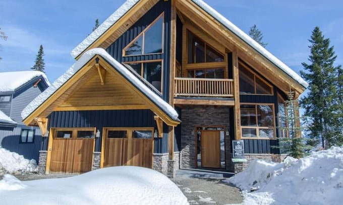 Golden Ski Chalet | Timber frame, vaulted ceiling chalet with views!