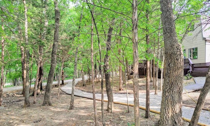 Indian Point Cabin | Timber Point - Charming cabin mins to Marina & SDC