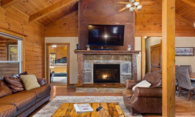 Butler Cabin | Timber Ridge Luxury Log Cabin, Hot Tub, Fireplace, Sleeps 14