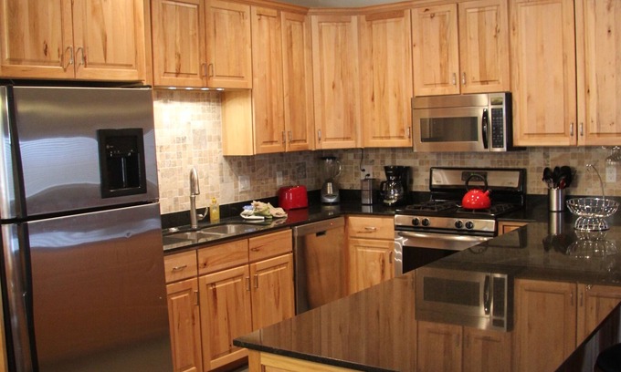 Park City House | Timber Wolf Lodge condo with private bathrooms for all!