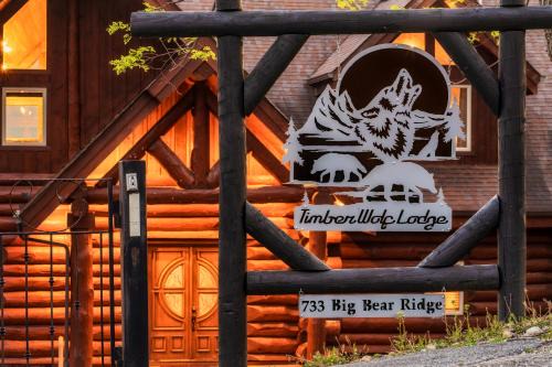 Pittman Center Ski Chalet | Timberwolf - Luxe 5 Star Retreat- October Deal-Game Rm-PS5-FirePit-Hot Tub