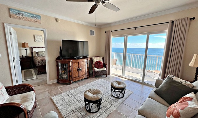 Gulf Shores Condo | Time to get your toes in the sand and enjoy hunting sea shells! π
