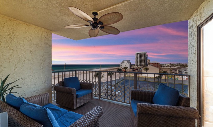 Biltmore Beach Condo | TIME TO RELAX! {GYM,BEACH,TIKI BAR,POOL}