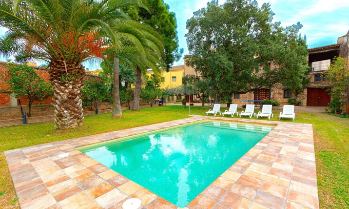 Santa Oliva Villa | Timeless Elegance near Barcelona, 14 min to beach