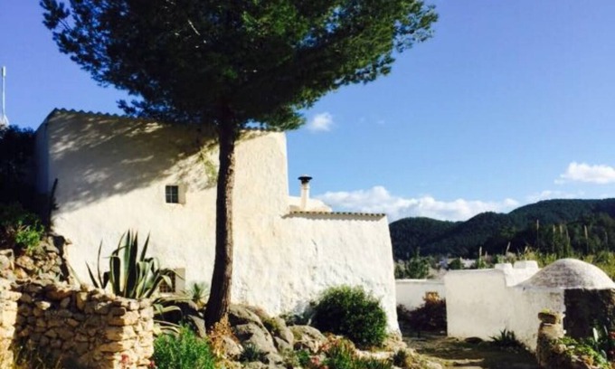 Sant Joan de Labritja Villa | "Timeless Ibiza Haven: Designer Countryside Escape by the sea “n