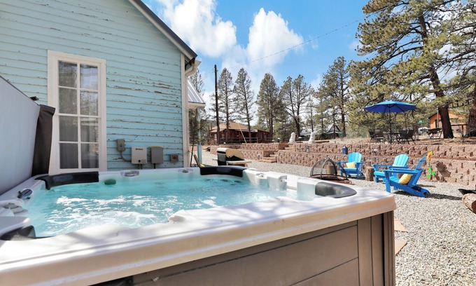 Pine Cabin | Timeless Pineview Cottage | Hot Tub & Pet Friendly