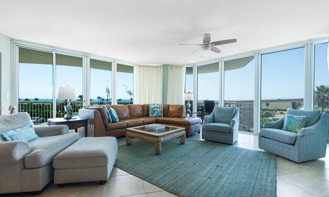 Orange Beach East Condo | Timeless Spacious Unit with Wraparound Views! Complimentary Boat Slip!