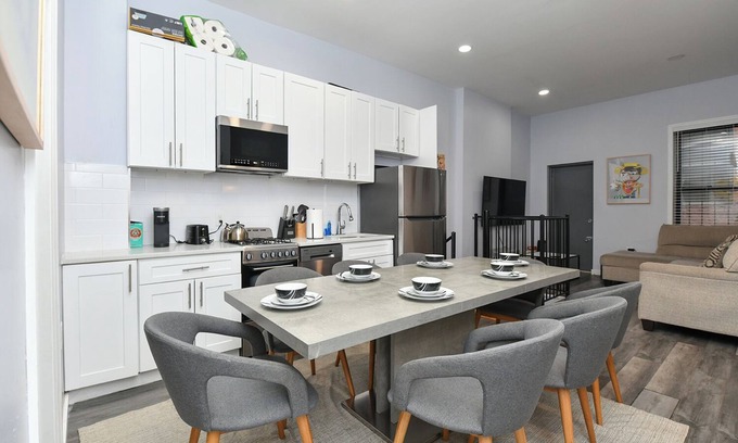 Midtown West Apartment | Times Square Stylish 5-Bedroom, 3-Bath Chic Duplex Apartment