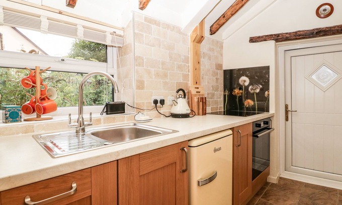 Lydbrook Cottage | TINMANS COTTAGE, pet friendly, character holiday cottage in Lydbrook