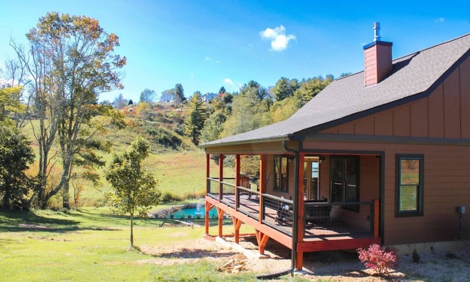 Boone House | Tiny 1br Cabin w/ Loft & Fire Pit in Boone