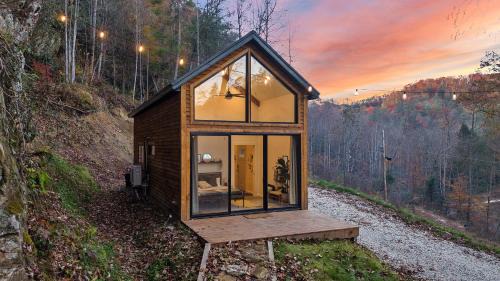 Rogers House | Tiny Cabin in RRG - The Naturalist