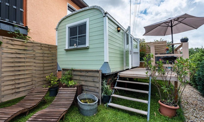 Oelsnitz House | Tiny Home 'Amselnest' with Lake View, Private Terrace and Wi-Fi