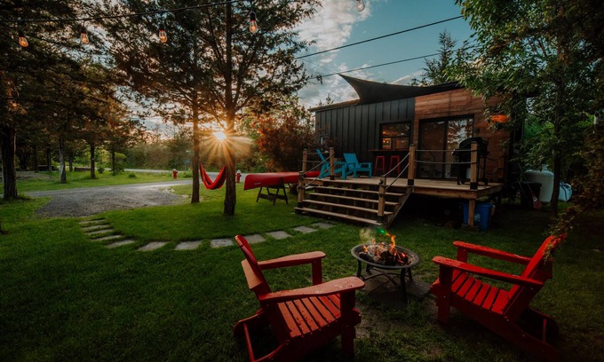 Tyendinaga Mohawk Territory House | Tiny Home Stay Near Wine County, Bay View & Access