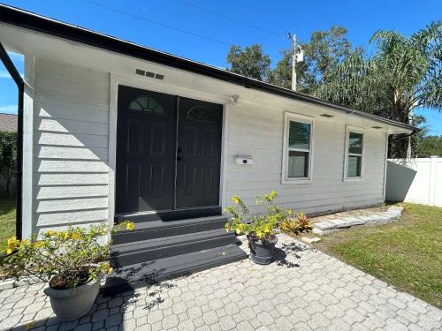 Conway Apartment | Tiny House 10 min from OIA sleeps 2