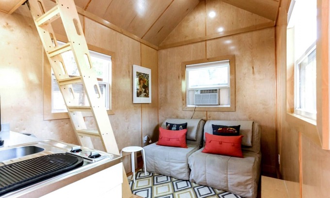 Clarksville House | Tiny House Downtown | Loft + Full Bath | Walkable Location
